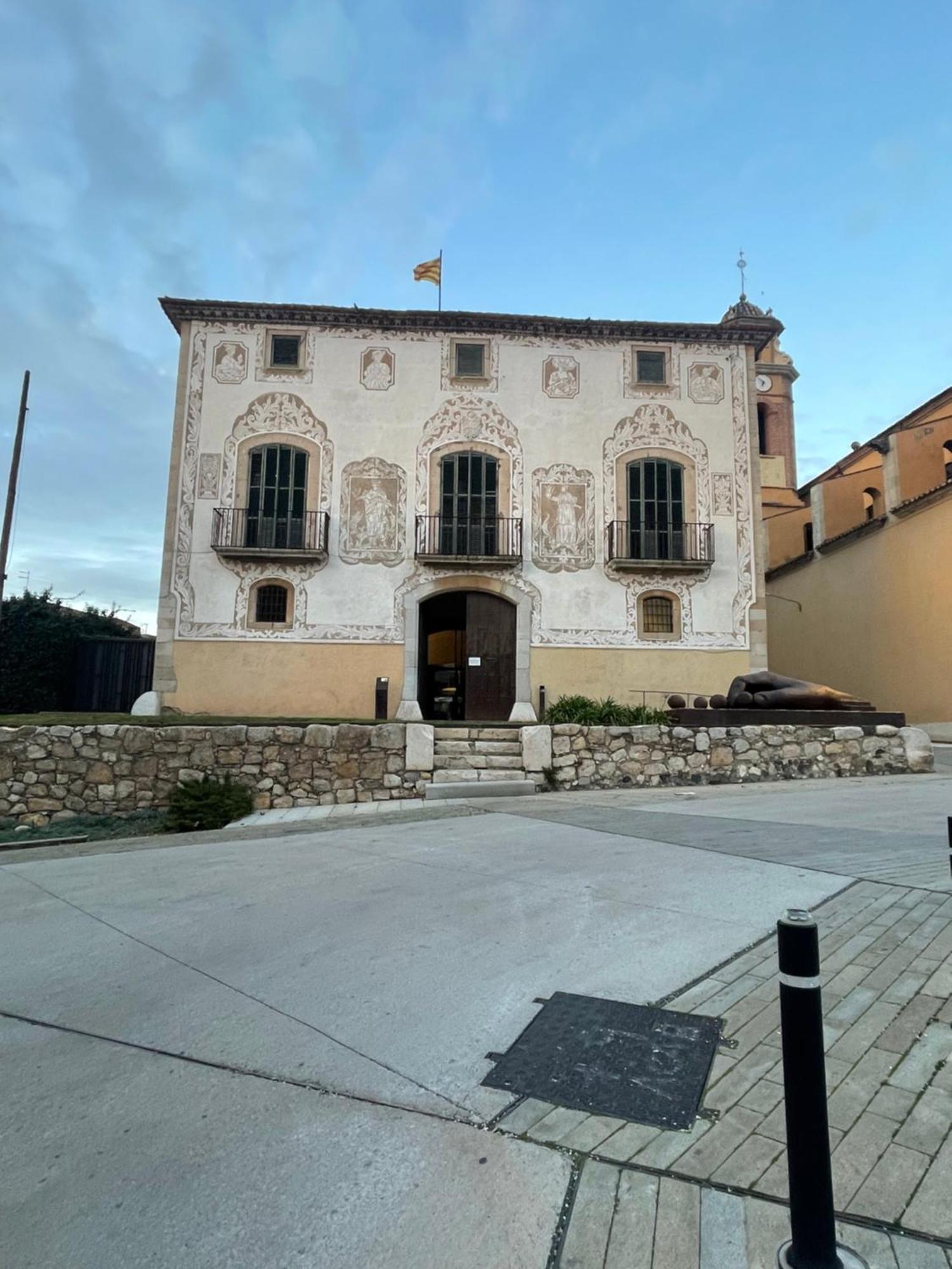 Casa En El Centro Del Pueblo *